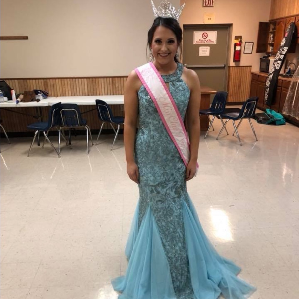 Sherri hill size 8